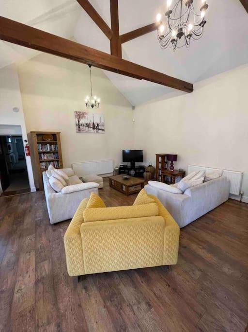 The Old Hay Barn - Games Room, Gym, Sleeps 8 Godmanchester Bagian luar foto
