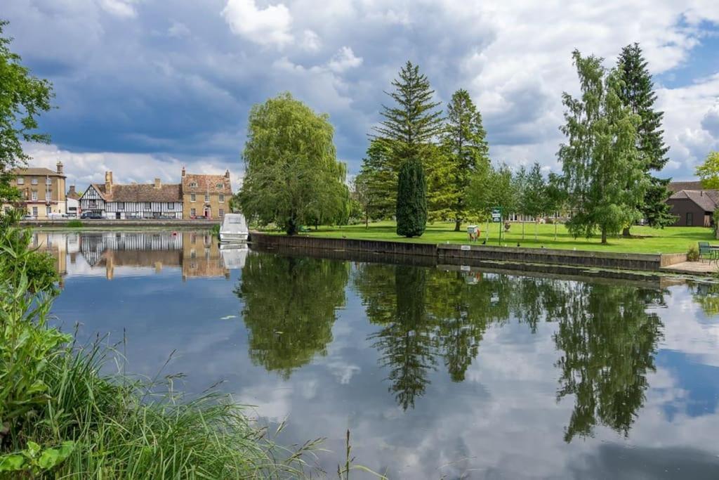The Old Hay Barn - Games Room, Gym, Sleeps 8 Godmanchester Bagian luar foto